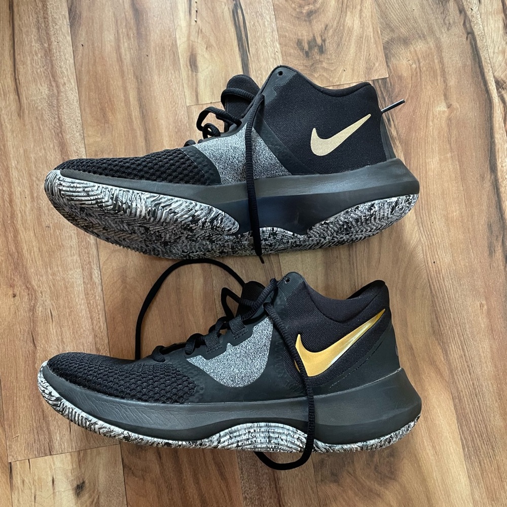 Nike Air mens basketball shoes